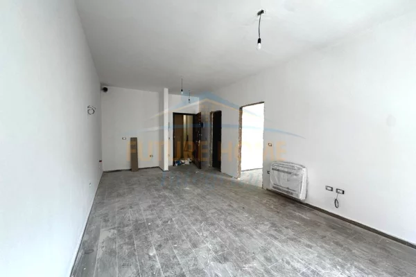 Shtepi me qera Apartament ne Tirane, 1+1, Mobilimi Bosh, pa mobiluar, Pagesa 500  Euro.
