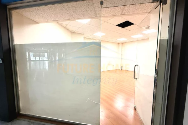 Qera, Ambient Biznesi, Qender, Tirane.