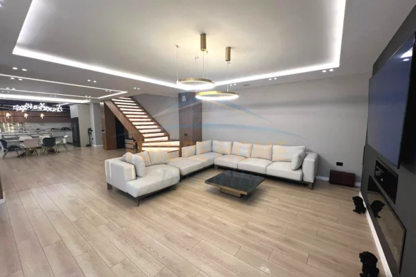 Shtepi me qera Apartament ne Tirane, 4+1, Mobilimi E mobiluar, Pagesa 3,200  Euro.