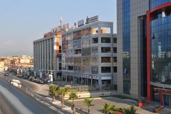 Ambient biznesi ne shitje 3+1 ne Tirane - 680,000 Euro