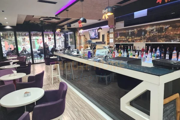 Ambient biznesi me qera 2+1 ne Tirane - 1,500 Euro