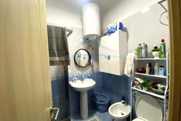 Shtepi ne shitje Apartament ne Tirane, 2+1, Mobilimi E mobiluar, Pagesa 130,000  Euro.