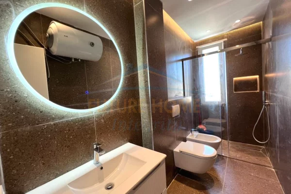 Shtepi ne shitje Apartament ne Tirane, 2+1, Mobilimi Bosh, pa mobiluar, Pagesa 189,000  Euro.