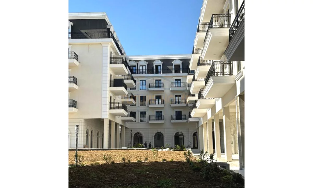 Shtepi ne shitje Apartament ne Tirane, Garsoniere, Mobilimi Bosh, pa mobiluar, Pagesa 80,000  Euro.