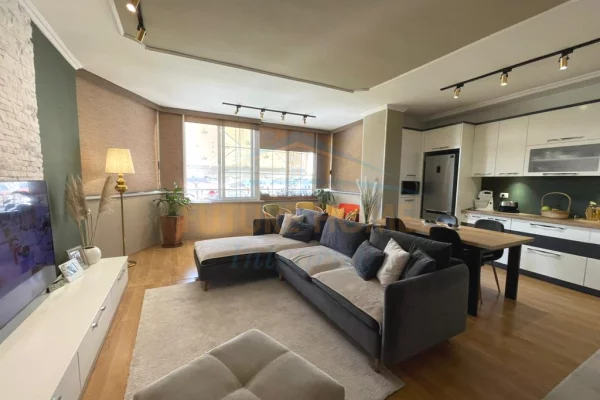 Shitet, Apartament 3+1+2, Fresk, pranë Fizikës Berthamore.