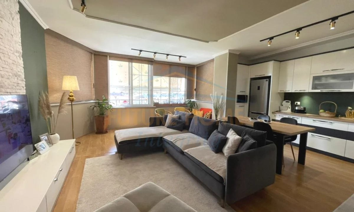 Shtepi ne shitje Apartament ne Tirane, 3+1, Mobilimi E mobiluar, Pagesa 190,000  Euro.