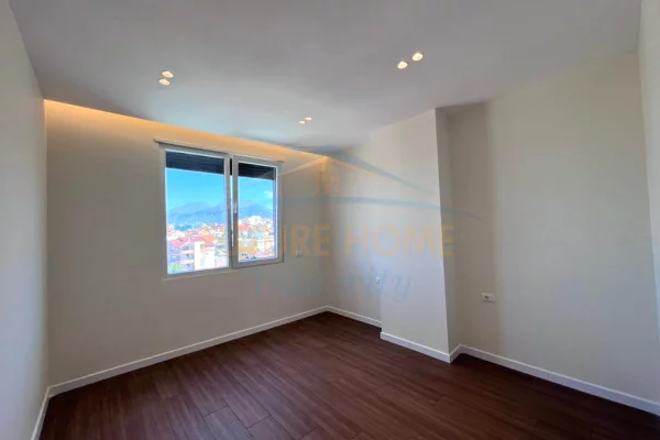 Shtepi ne shitje Apartament ne Tirane, 2+1, Mobilimi Bosh, pa mobiluar, Pagesa 210,000  Euro.