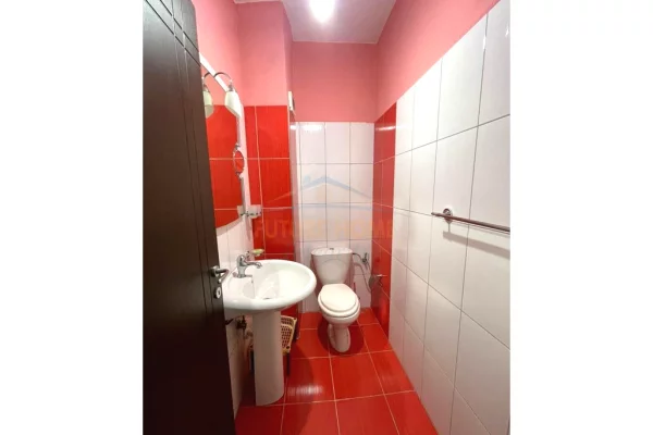 Shtepi me qera Apartament ne Tirane, 2+1, Mobilimi E mobiluar, Pagesa 500  Euro.