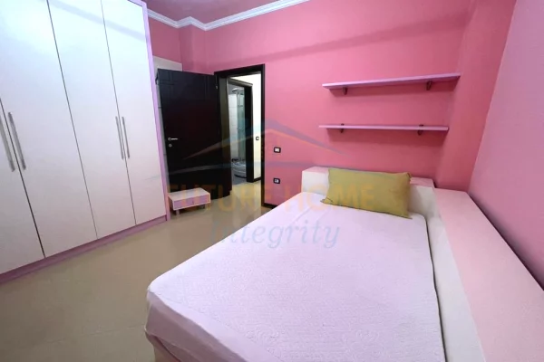 Shtepi me qera Apartament ne Tirane, 2+1, Mobilimi E mobiluar, Pagesa 500  Euro.