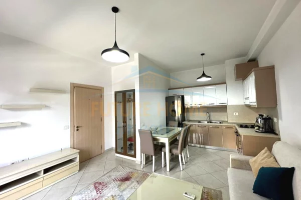 Qera, Apartament 2+1+2+Post Parkimi, Komuna e Parisit, Tiranë.