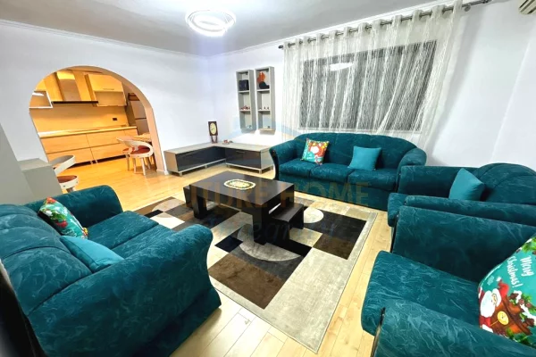 Shtepi ne shitje Apartament ne Tirane, 2+1, Mobilimi E mobiluar, Pagesa 192,000  Euro.