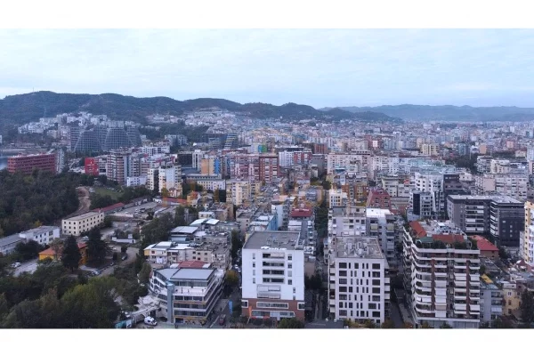 Shitet, Apartament 1+1, Pazari i Ri, Tiranë.