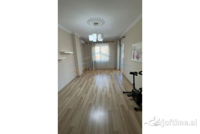 Qera , Apartamet 1+1 Laprake 