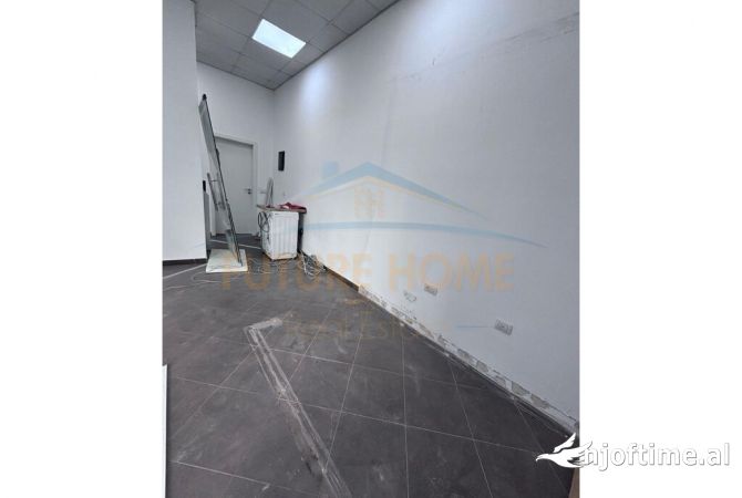 Ambiente Commerciale in Affitto 3+1 a Tirana - 1,000 Euro