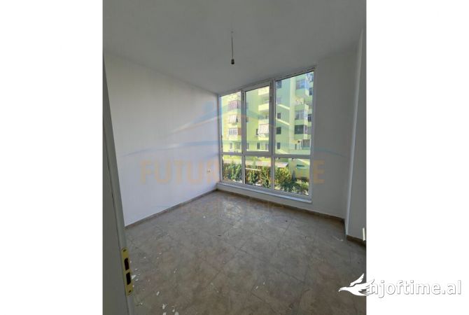 Ambiente Commerciale in Affitto 3+1 a Tirana - 420 Euro