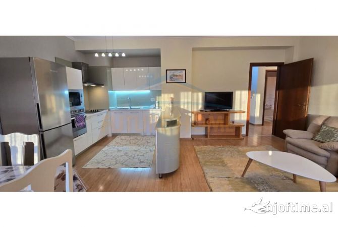 Ambiente Commerciale in Affitto 3+1 a Tirana - 750 Euro