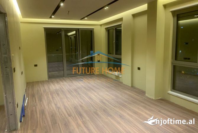 Ambiente Commerciale in Affitto 3+1 a Tirana - 1,800 Euro