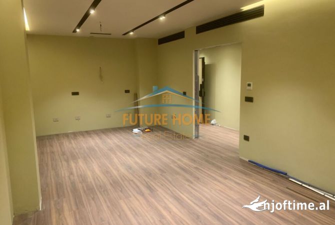 Ambiente Commerciale in Affitto 3+1 a Tirana - 1,800 Euro