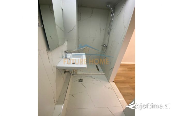 Ambiente Commerciale in Affitto 3+1 a Tirana - 1,300 Euro
