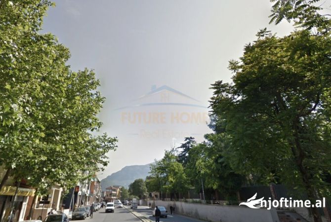 Ambiente Commerciale in Affitto 3+1 a Tirana - 500 Euro