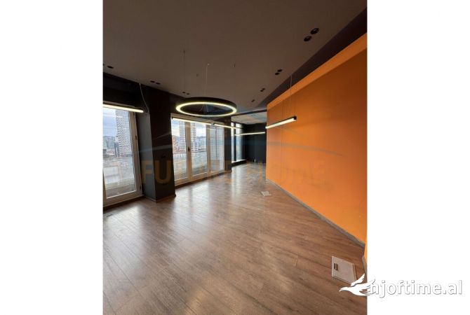 Ambiente Commerciale in Affitto 2+1 a Tirana - 1,470 Euro