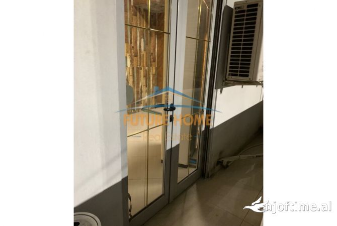 Ambiente Commerciale in Affitto 3+1 a Tirana - 1,700 Euro