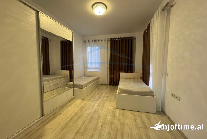 Shtepi ne shitje Apartament ne Tirane, 2+1, Mobilimi E mobiluar, Pagesa 260,000  Euro.