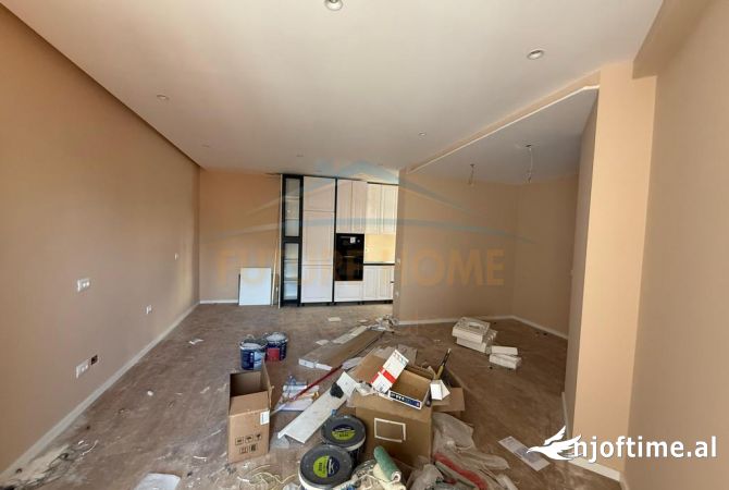 Shitet ,Apartament 2+1+2 +Post Parkimi , Rruga e Durresit 