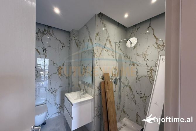 Shtepi ne shitje Apartament ne Tirane, 2+1, Mobilimi Pjeserisht e mobiluar, Pagesa 320,000  Euro.