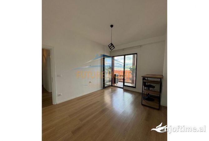 Shtepi me qera Apartament ne Tirane, 3+1, Mobilimi Pjeserisht e mobiluar, Pagesa 1,700  Euro.