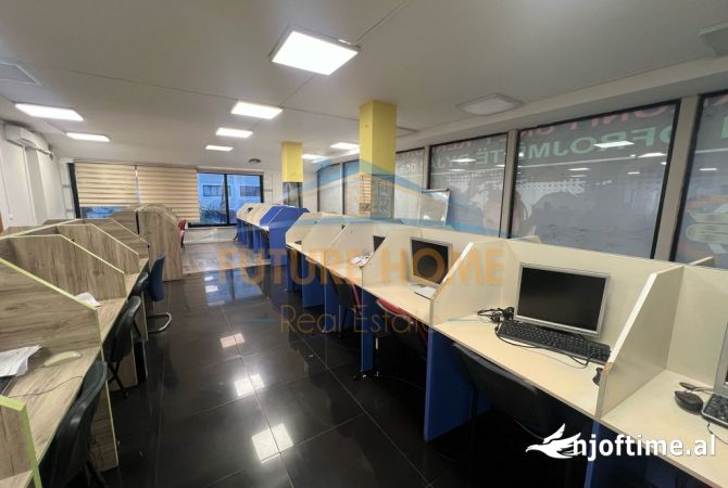 Ambiente Commerciale in Affitto 3+1 a Tirana - 2,000 Euro