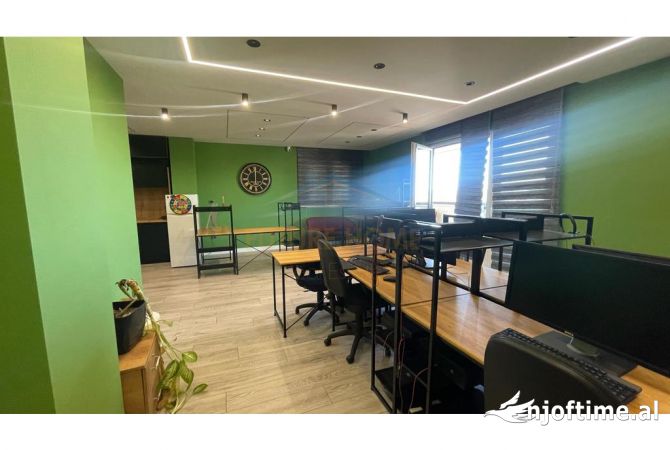 Ambiente Commerciale in Affitto 3+1 a Tirana - 1,500 Euro