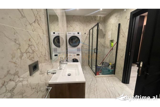 Ambiente Commerciale in Affitto 3+1 a Tirana - 1,500 Euro