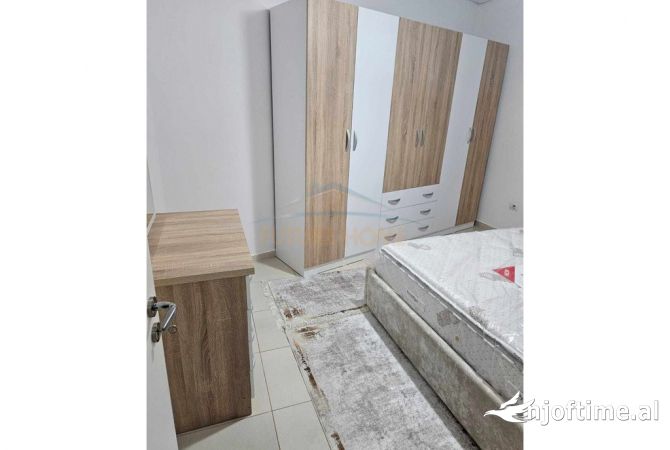 Shtepi me qera Apartament ne Tirane, 2+1, Mobilimi E mobiluar, Pagesa 530  Euro.