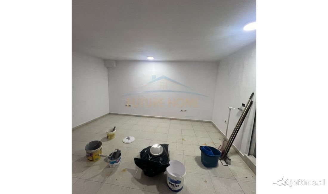 Shitet Ambjent Biznesi , Blloku , Tirane 