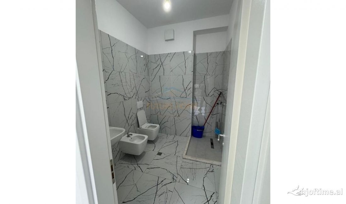 Qera , Ambjent Biznesi Ali Demi 