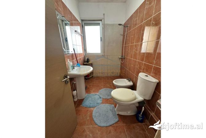 Shitet Apartament 2+1+2 Kamez , Tirane 