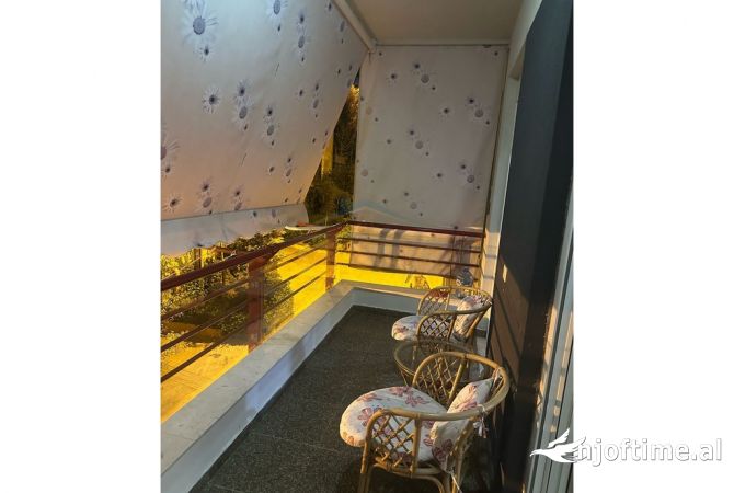 Shtepi me qera Apartament ne Tirane, 2+1, Mobilimi E mobiluar, Pagesa 1,000  Euro.