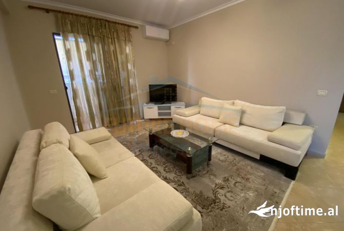 Shtepi me qera Apartament ne Tirane, 1+1, Mobilimi E mobiluar, Pagesa 400  Euro.