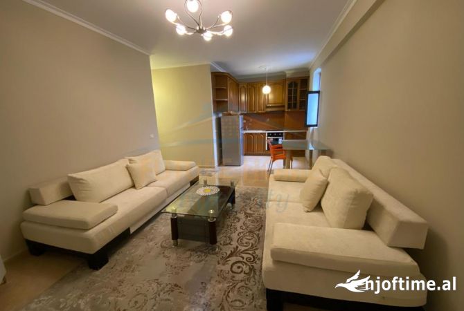 Shtepi me qera Apartament ne Tirane, 1+1, Mobilimi E mobiluar, Pagesa 400  Euro.