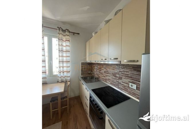 Shtepi me qera Apartament ne Tirane, 2+1, Mobilimi E mobiluar, Pagesa 600  Euro.