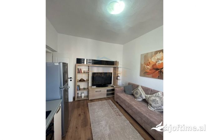 Shtepi me qera Apartament ne Tirane, 2+1, Mobilimi E mobiluar, Pagesa 600  Euro.