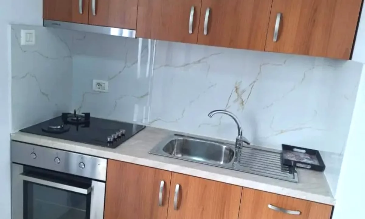 Casa privata/Indipendente in affitto a Tirana Garsoniere, Arredato