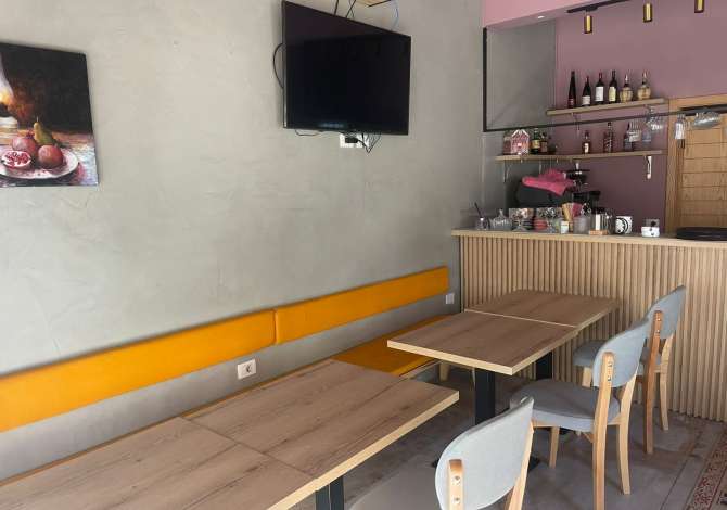 Ambient biznesi me qera 2+1 ne Tirane - 900 Euro