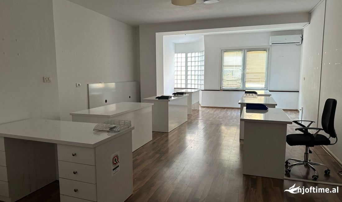 Ambjent me qera tek sheshi willson per biznes.