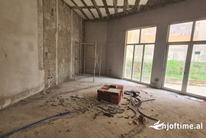 Ambiente Commerciale in Vendita 1+1 a Tirana - 204,000 Euro