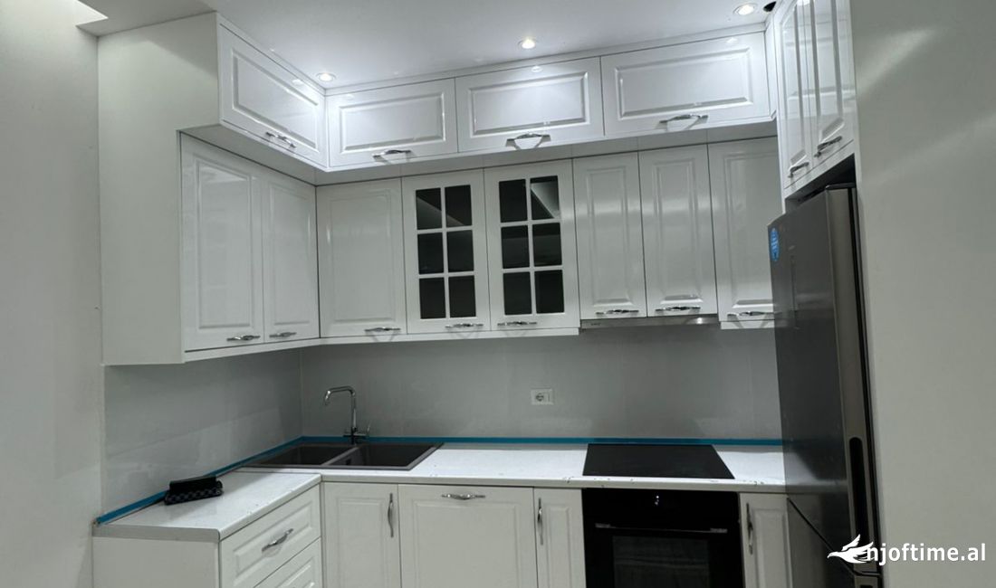 Jepet super ambjent per zyra me qera FushA e aviacionit