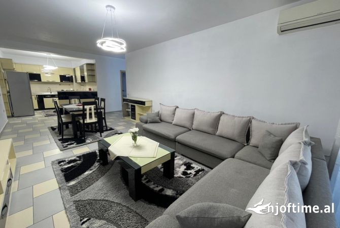 Shitet apartament  3+1 tek Liqeni I thate