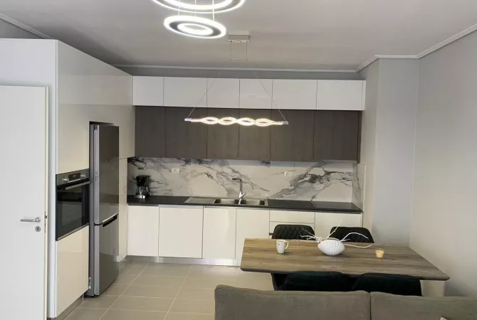 Appartamento in affitto a Tirana 2+1, Arredato