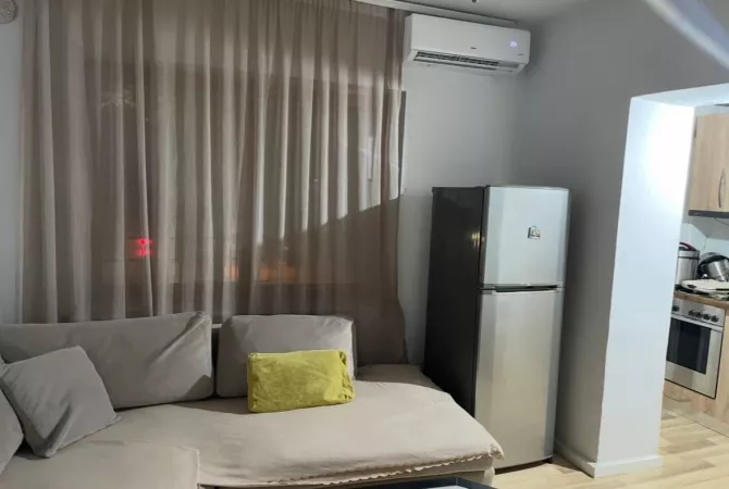 Qera apartament tek stacioni i trenit